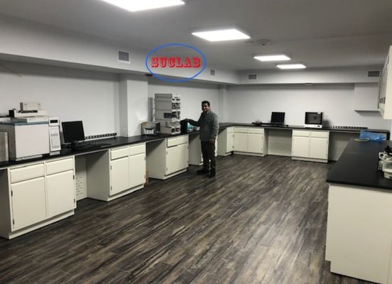 Good price Customized Corrosion-resistant and Acid and Alkali Resistant Chem Lab Workbench Maker with Safety Features online